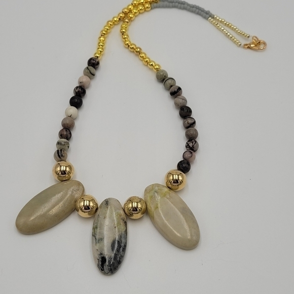 Green Serpentine & Gray Marble Necklace - Picture 3 of 3